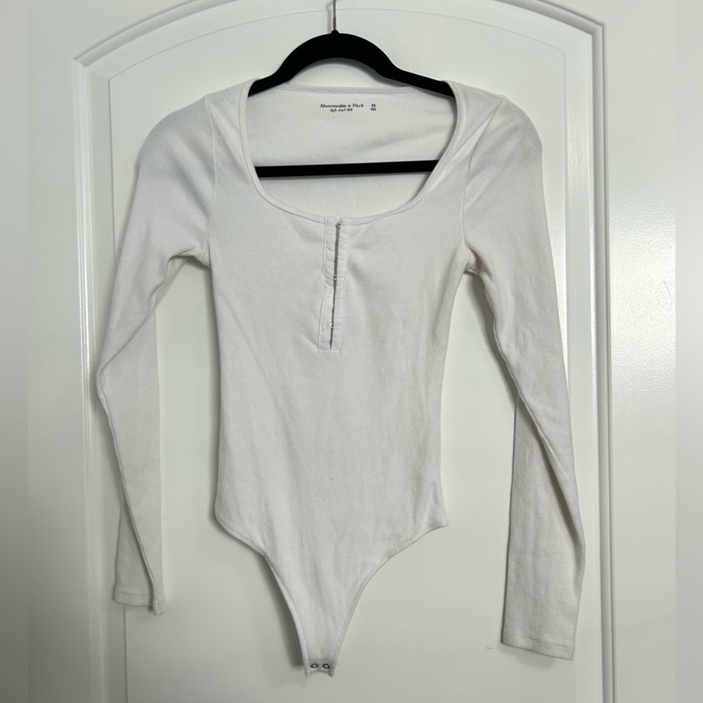 Abercrombie & Fitch White Ribbed long Sleeve Bodysuit size XS chic minimalist
